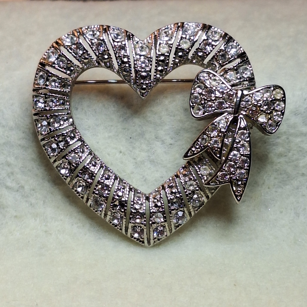 Silver-Tone Crystal Heart & Bow Brooch - Elegant Women Jewelry Approx. 1.5 X 1.5